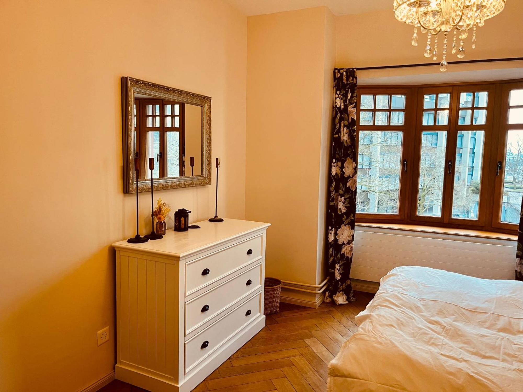Georgian Guest Rooms Basel Eksteriør bilde